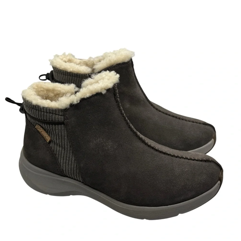 Clarks Wave 2.0 Alp Taupe Suede Sherpa Ankle Boots Booties Size 8.5 M
